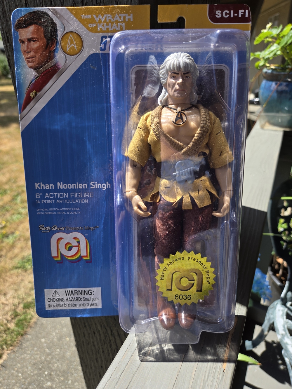 Khan Noonien Singh Action Figure – Star Trek (Yellow/Brown)